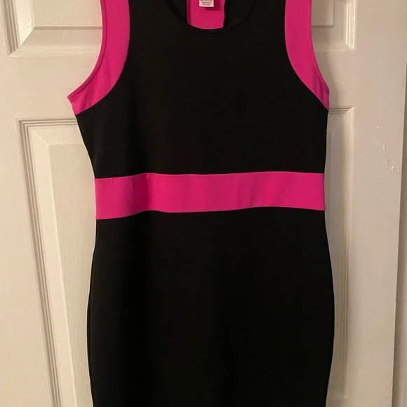 Dress - Picture 3 of 4